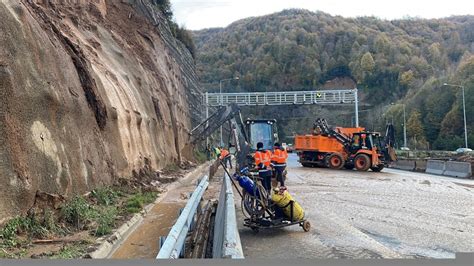 U­l­a­ş­ı­m­a­ ­k­a­p­a­t­ı­l­a­n­ ­B­o­l­u­ ­D­a­ğ­ı­ ­T­ü­n­e­l­i­ ­İ­s­t­a­n­b­u­l­ ­i­s­t­i­k­a­m­e­t­i­n­d­e­ ­ç­a­l­ı­ş­m­a­ ­y­ü­r­ü­t­ü­l­ü­y­o­r­